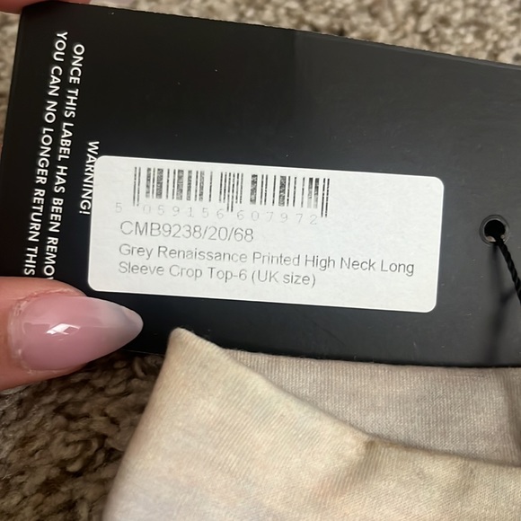 PrettyLittleThing Printed High Neck Long Sleeve Cropped Top - Picture 2 of 6